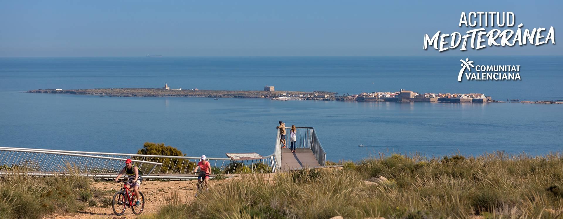 Ruta en bicicleta con Tabarca al fondo